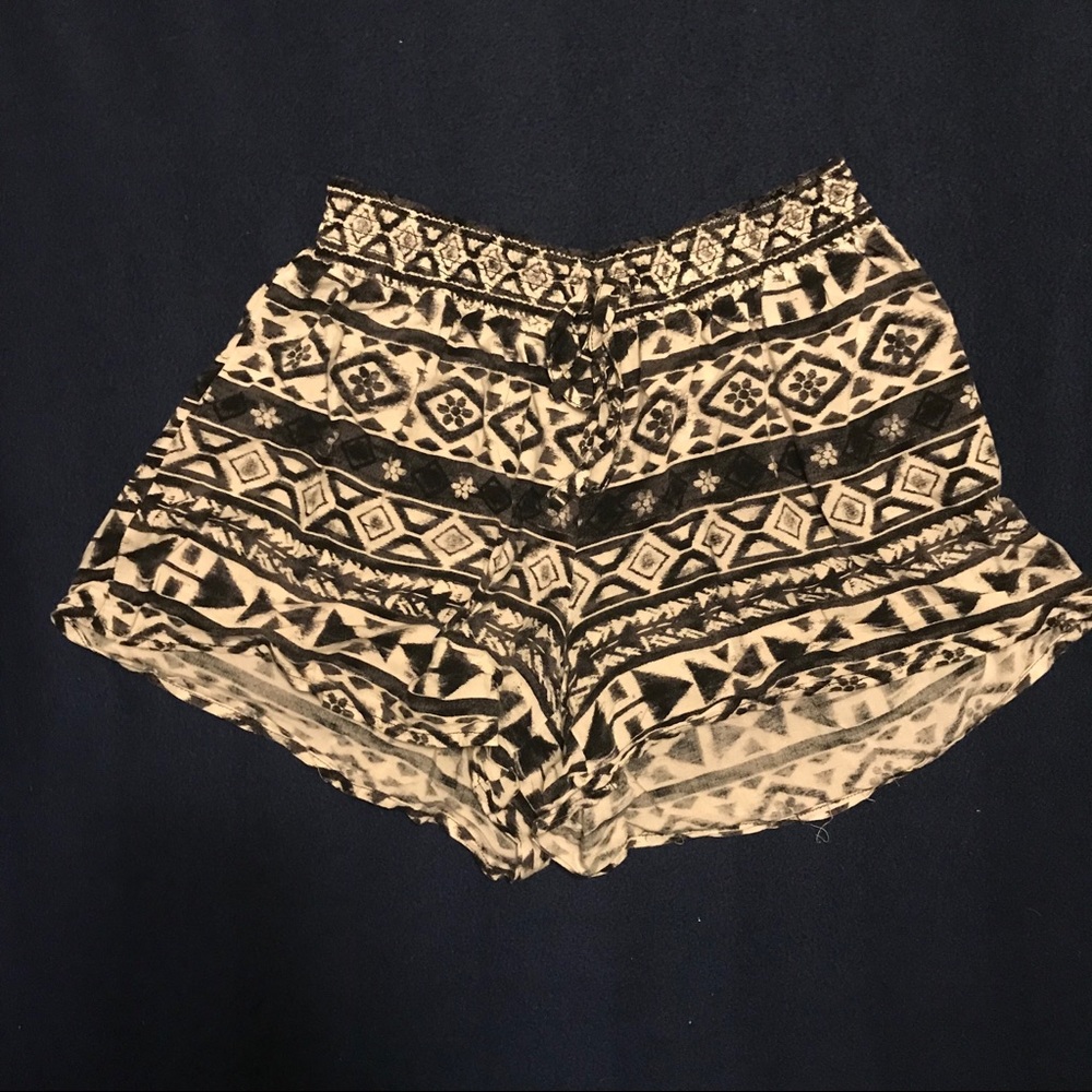 Black and White Tribal Print Boho Shorts☀️